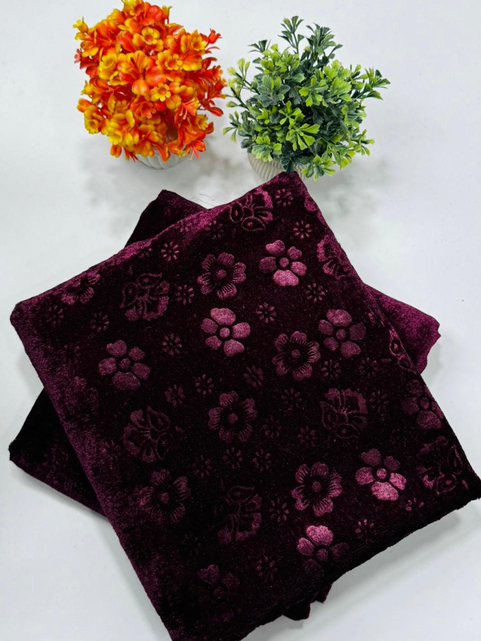 Luxury Velvet Printed 2pcs Ladies Winter Suit 01013