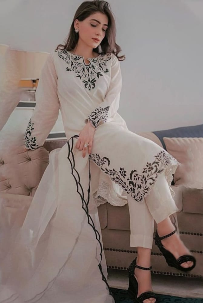 Summer Lawn 3pcs Embroidery Collection AYL3-11033