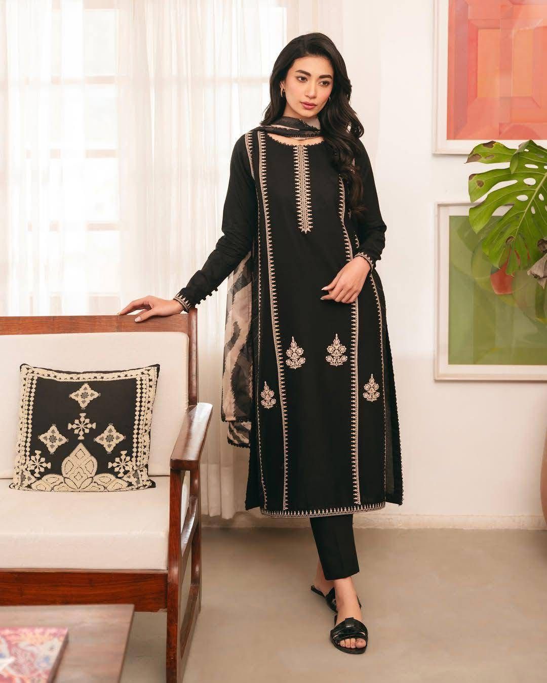Summer Lawn 3pcs Embroidery Collection AYL3-11008