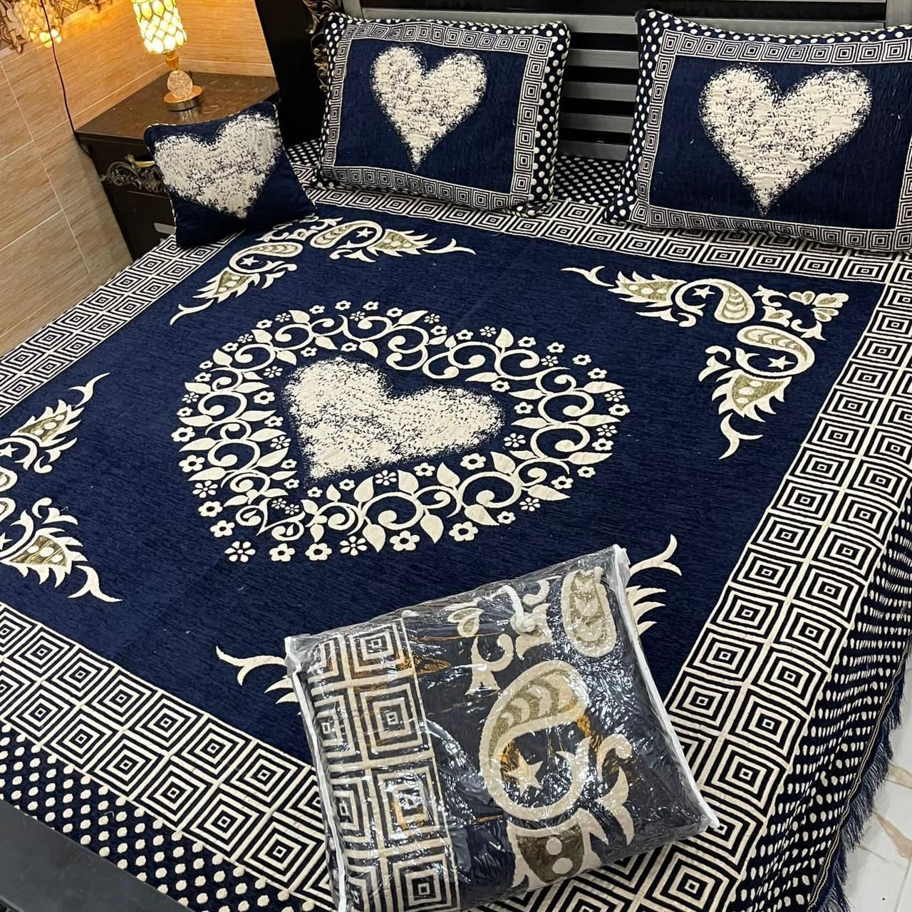Sweetheart Luxury 4pcs Velvet Jacquard Bedsheet Set